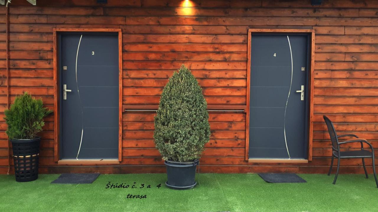Penzion Florens, Nesvady Exterior foto