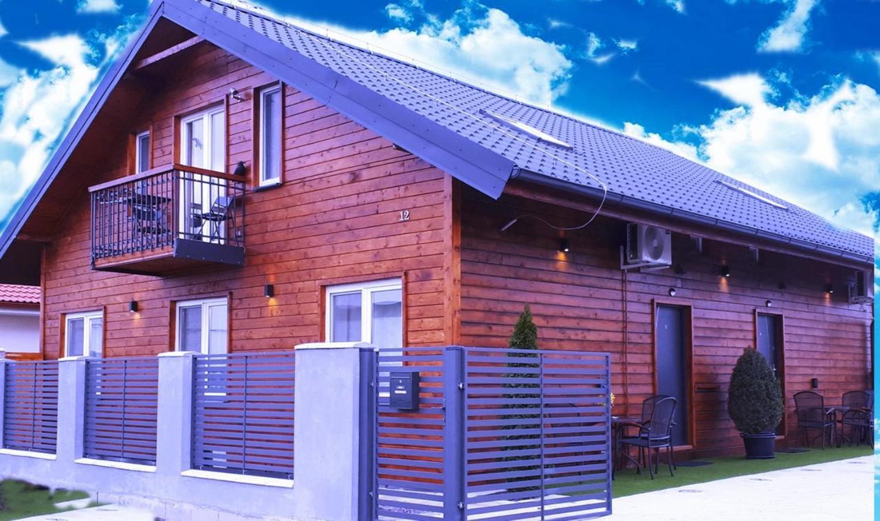 Penzion Florens, Nesvady Exterior foto